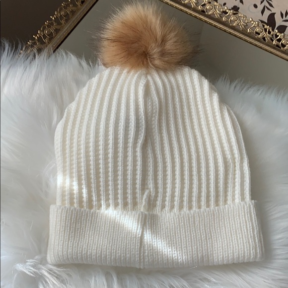 ❌SOLD❌bebe | Winter Hat & Glove Set - Picture 4 of 5